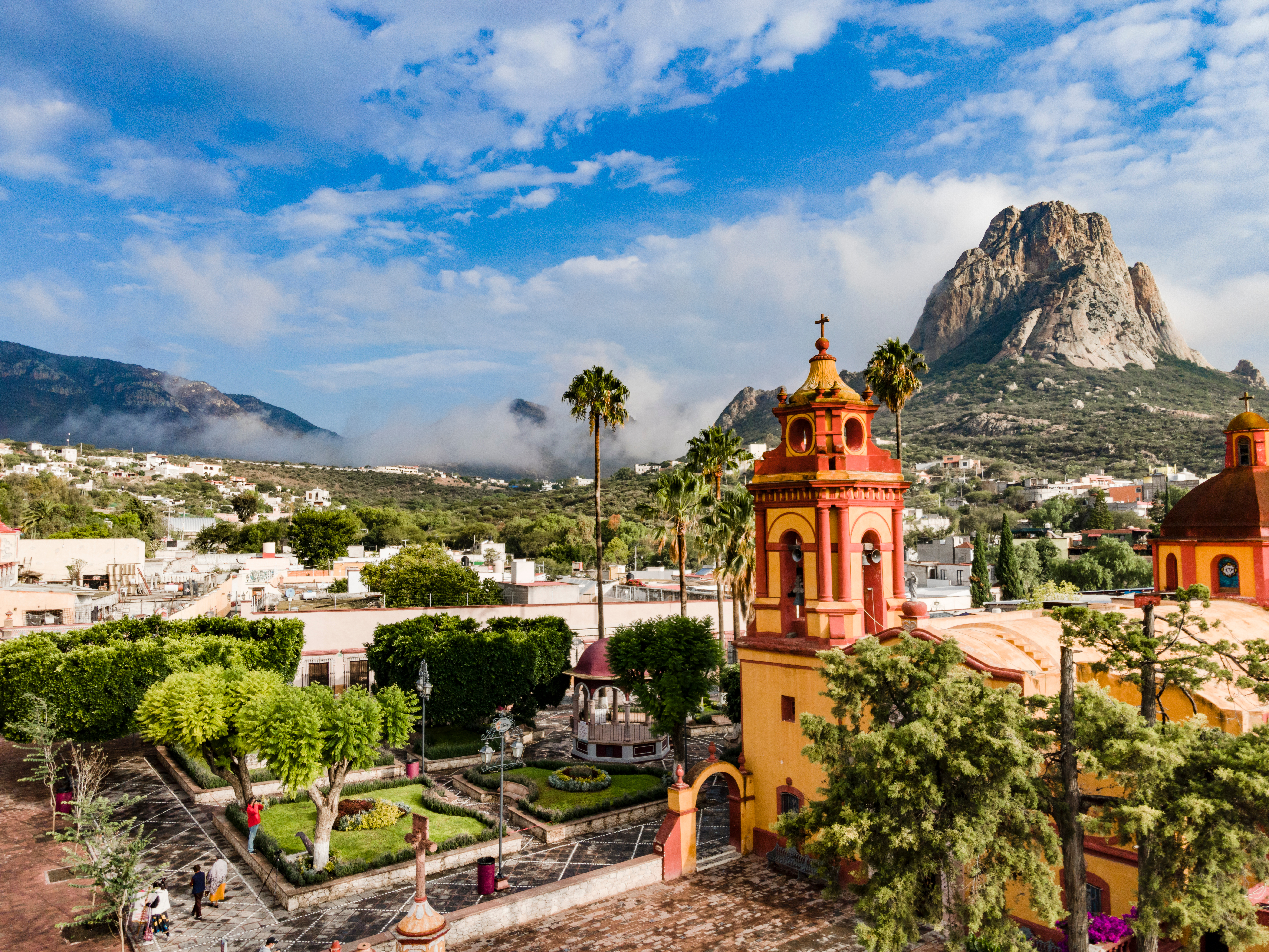 Peña de Bernal, Querétaro. A magic town that rises to the occasion.